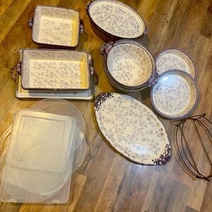 Temptations by Tara bakeware set 22 pieces.